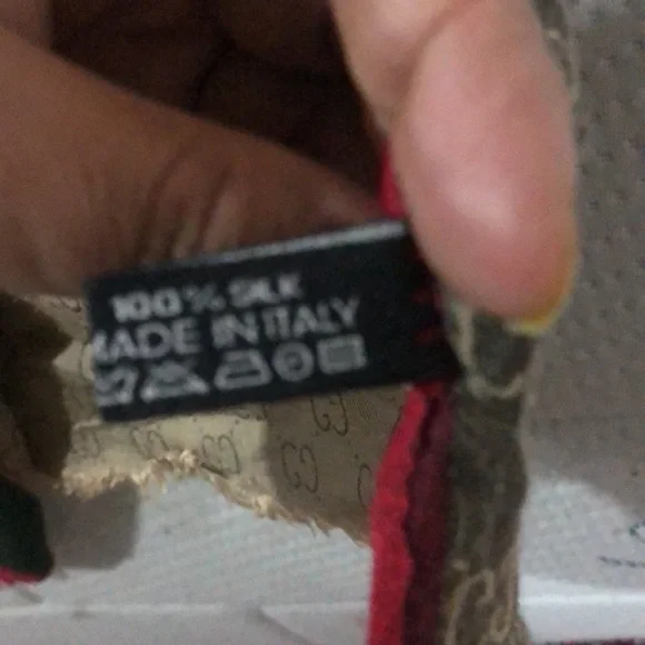 AUTHENTIC GUCCI SILK SHAWL - Picture 6 of 8